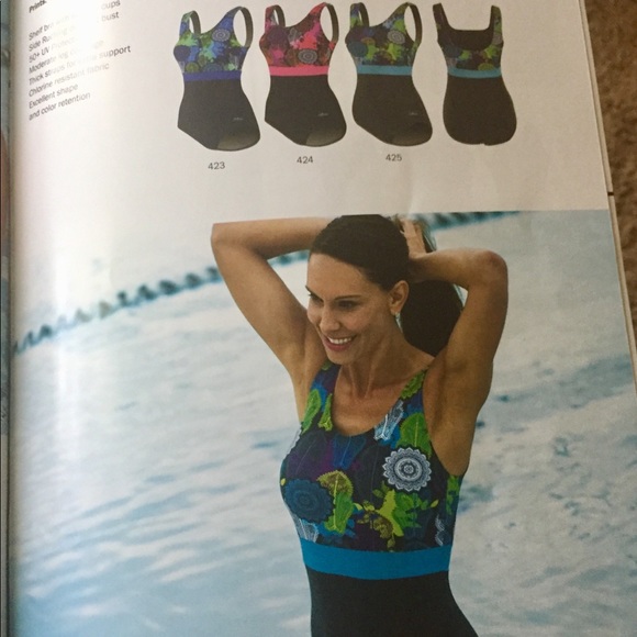 Dolfin Aquashape moderate scoop back color block - Picture 6 of 7